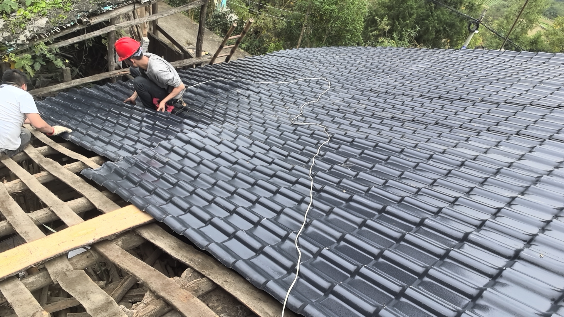 樹脂瓦施工全流程指南：從選材到驗收，避開90%的漏水隱患